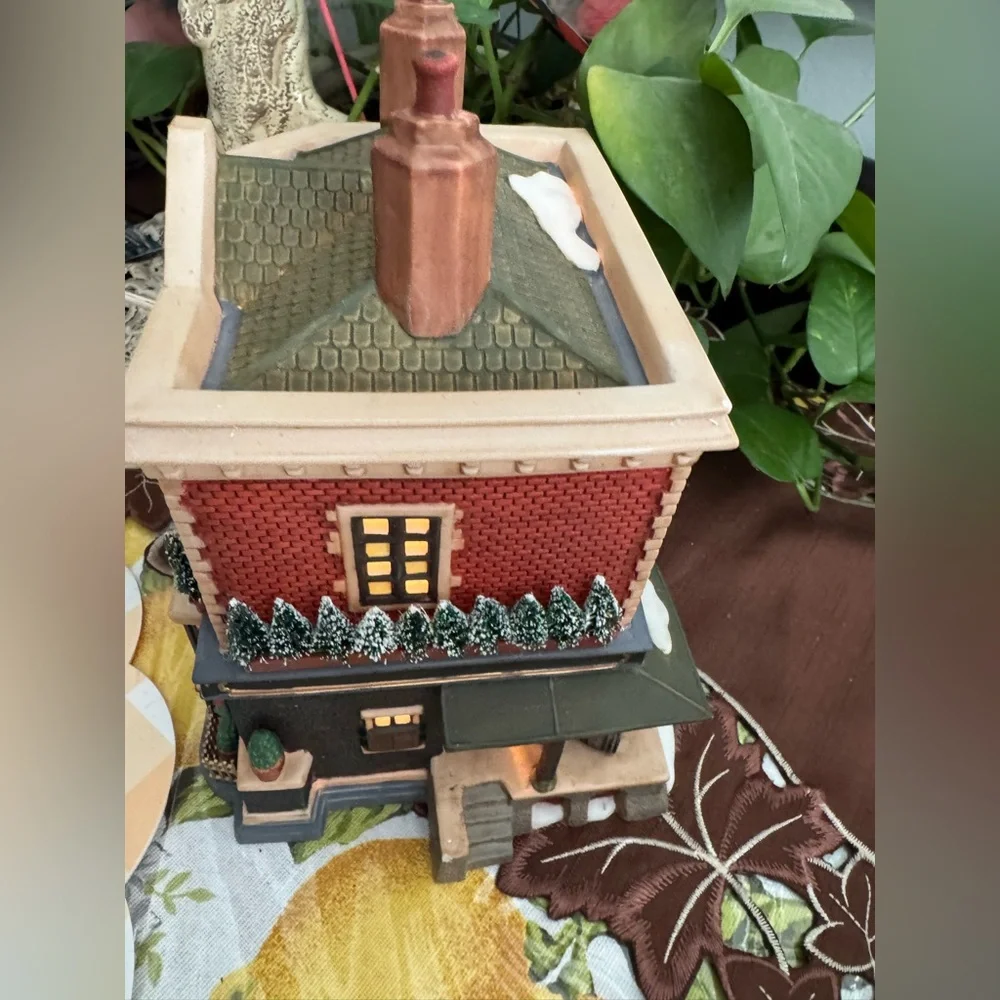 Department 56 Dickens' Village
Series The Horse and Hounds Pub - Picture 8 of 10